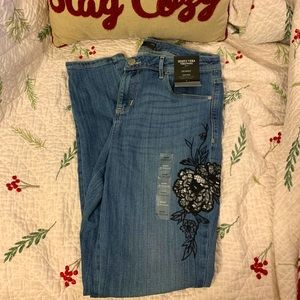 Simply Vera Wang Embroidered Jeans Size 8